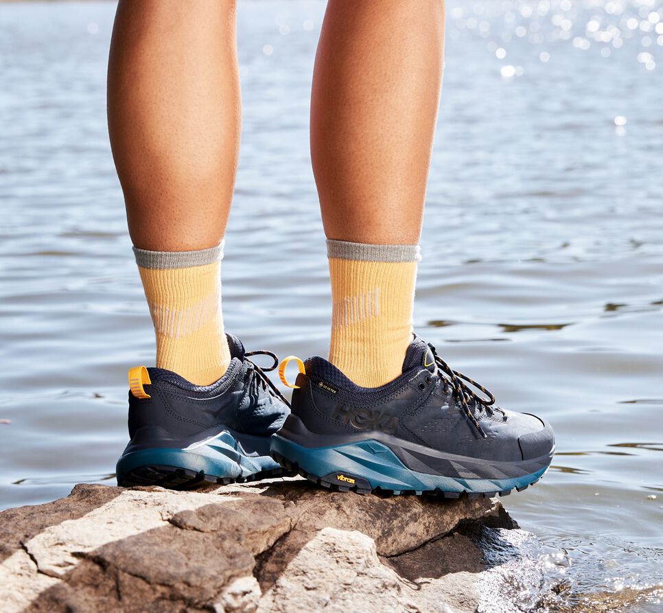 Hoka One One Kaha Low GORE-TEX Vandringskängor Dam Svarta Blå | 39XQSNFPJ